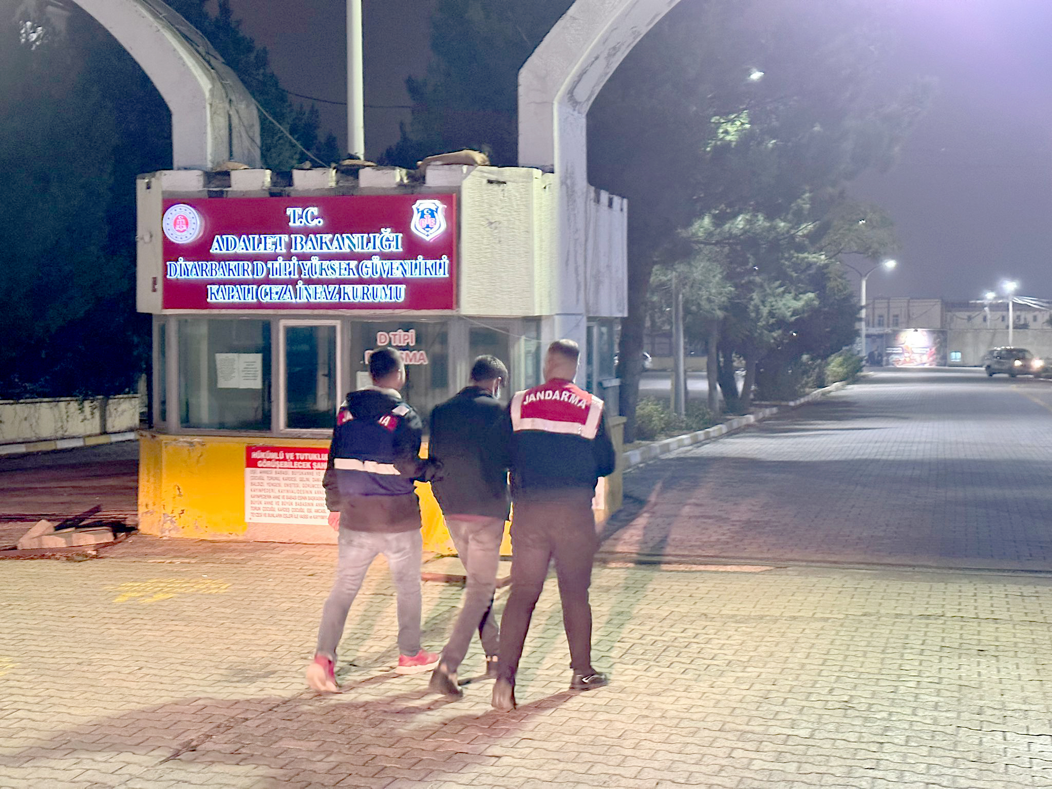 İntihar ettiği iddia edilen kız &ccedil;ocuğunun silahla &ouml;ld&uuml;r&uuml;ld&uuml;ğ&uuml; ortaya &ccedil;ıktı