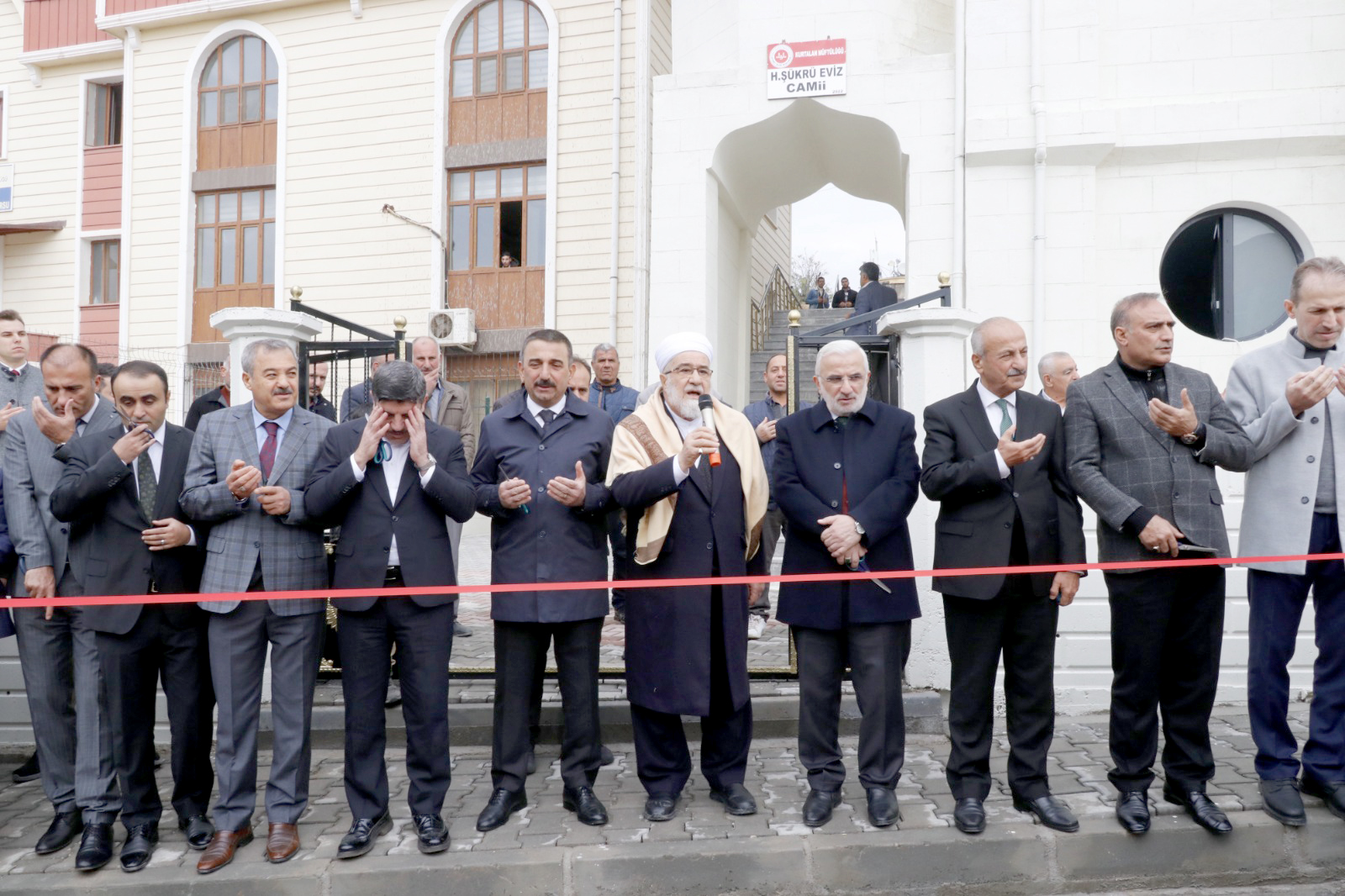 Hacı Ş&uuml;kr&uuml; Eviz Cami ibadete a&ccedil;ıldı