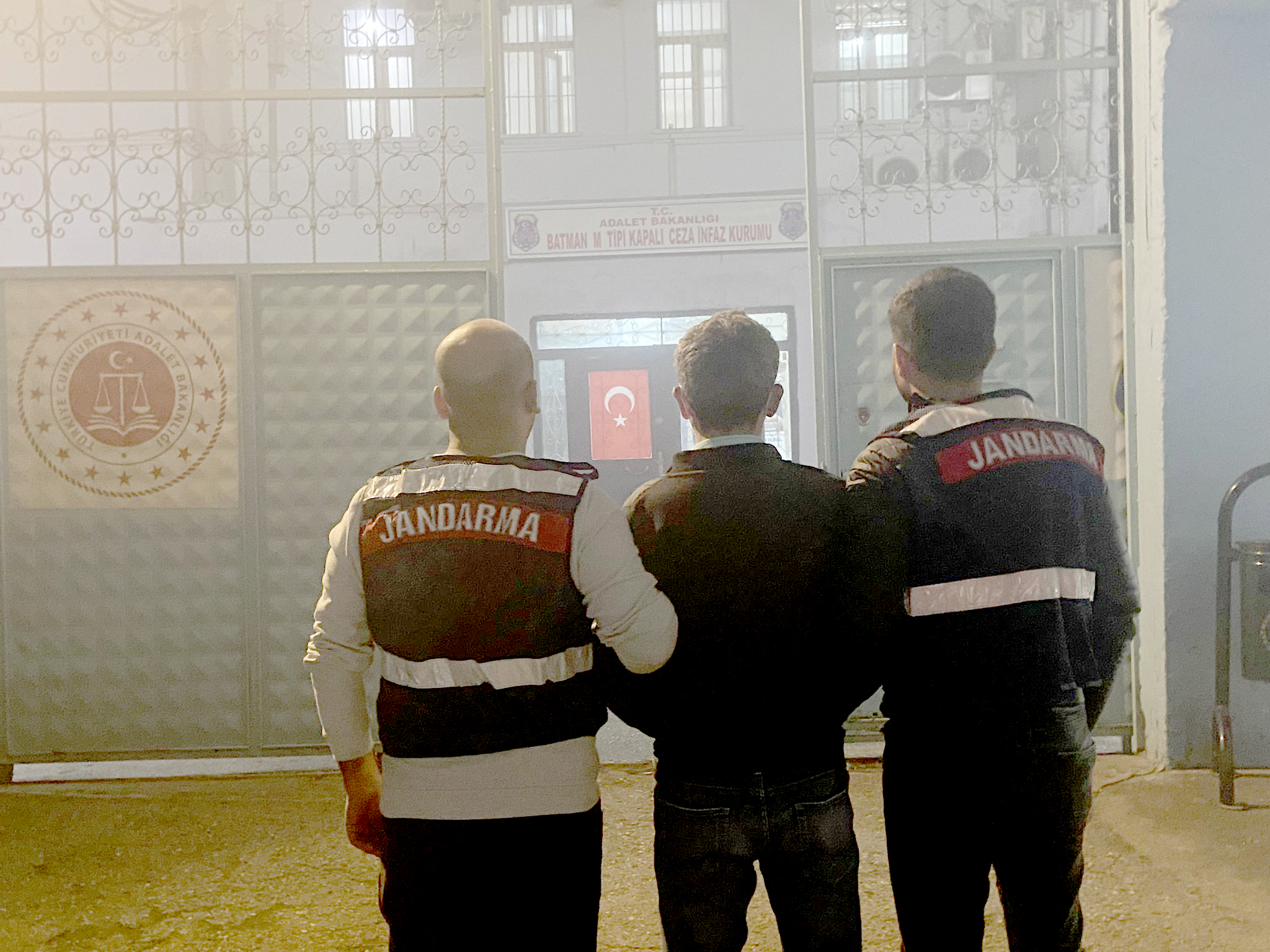 14 yıl kesinleşmiş hapis cezası bulunan h&uuml;k&uuml;ml&uuml; yakalandı