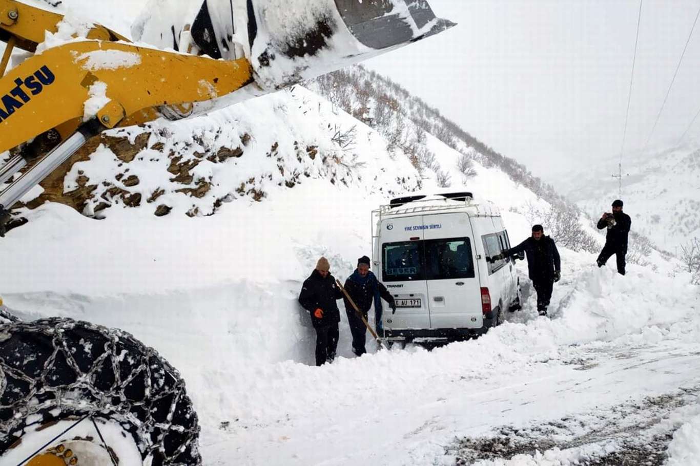 Kar ve tipiden 7 k&ouml;y yolu ulaşıma kapandı
