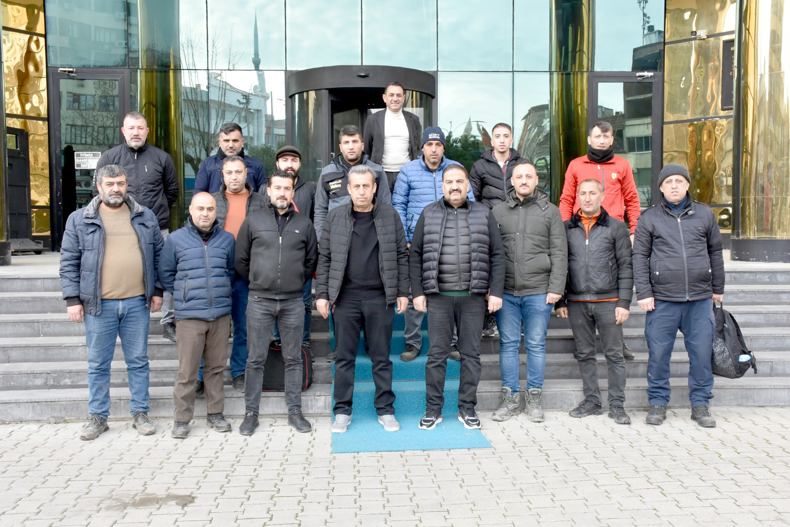 Siirt Belediyesi ve İl &Ouml;zel İdaresi destek i&ccedil;in Hatay ilinde şantiye kuruyor