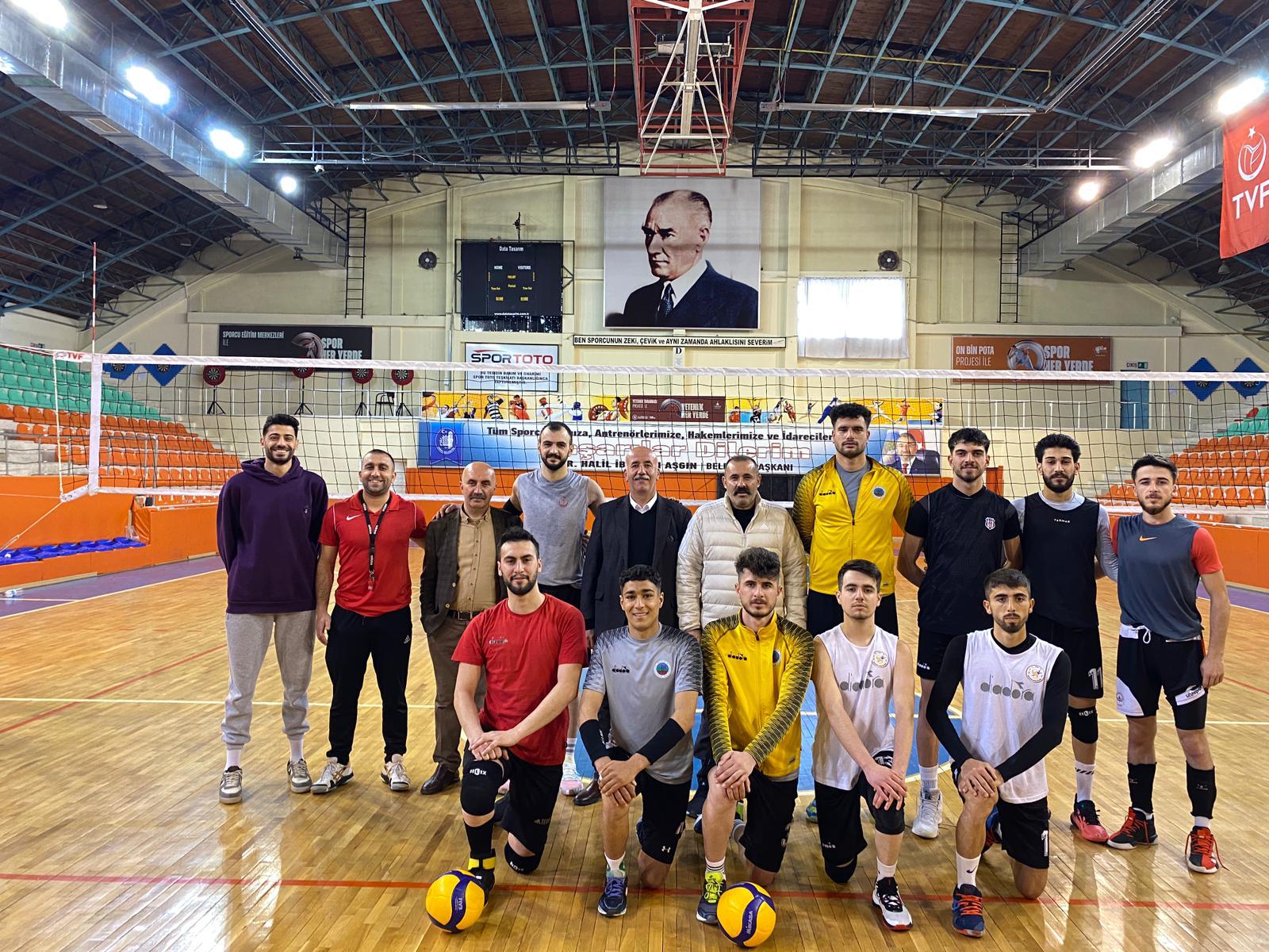 Voleybol takımı hazırlıklarını sürdürüyor