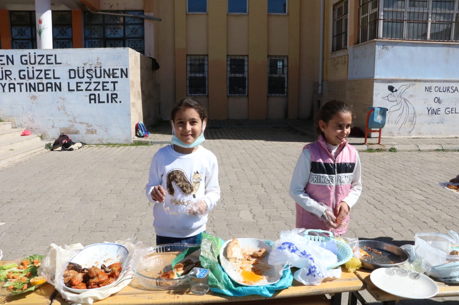Depremzedeler yararına kermes