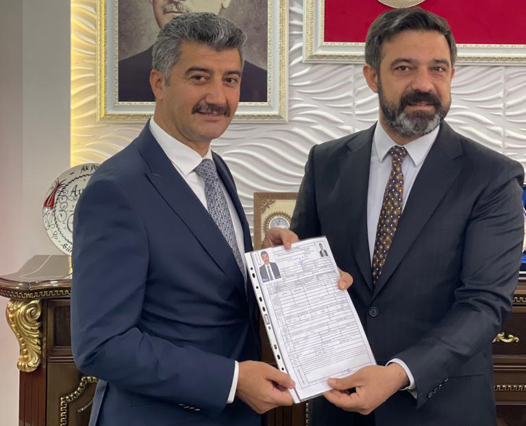 Faris Akg&uuml;l AK Parti&rsquo;den aday adaylığı başvurusunu yaptı