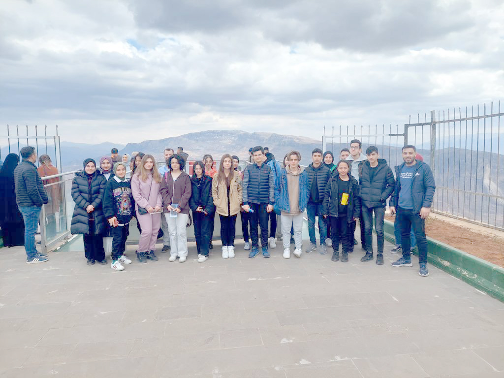 Siirt&rsquo;te Ağırlanan Depremzedeler Kentin Tarihi ve K&uuml;lt&uuml;rel Yerlerini Gezdi