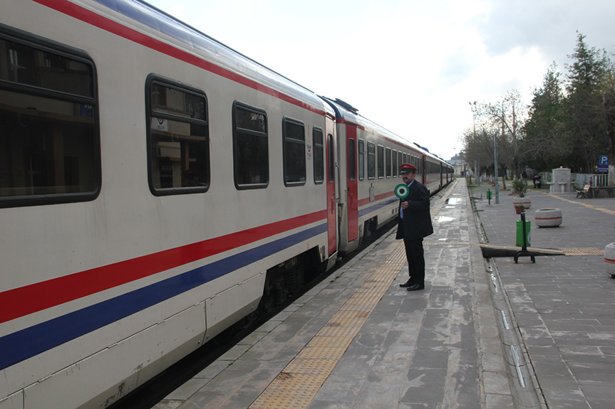 Bir zamanlar dar gelirlinin bindiği tren artık l&uuml;ks oldu