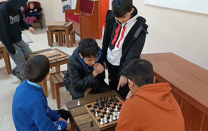 Depremzede &Ccedil;ocuklar, Siirt Belediyesi Spor Tesislerinde Sportif Faaliyetlerle Buluşuyor