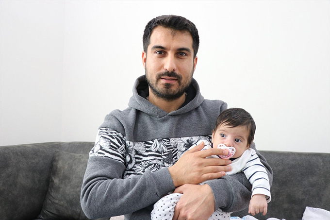 Sanat&ccedil;ı Hakan Altun, depremzede aileleri memleketi Siirt'te misafir ediyor&nbsp;