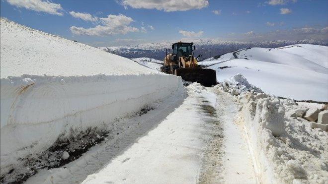 Van ve&nbsp;Bitlis'te 155 yerleşim biriminin yolu ulaşıma a&ccedil;ıldı