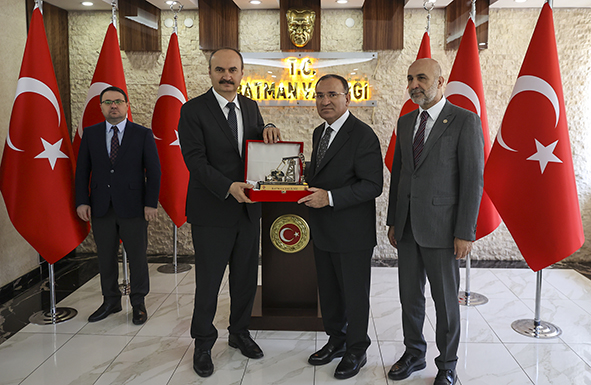 Adalet Bakanı Bozdağ,&nbsp;Batman&nbsp;Valiliğini ziyaret etti