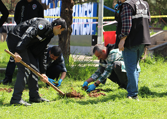 Diyarbakır'da bir kişi silahla &ouml;ld&uuml;r&uuml;ld&uuml;