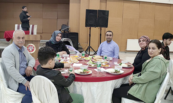 Tekin, depremzede vatandaşlarla iftarda buluştu