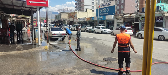Cadde ve sokaklarda temizlik &ccedil;alışması