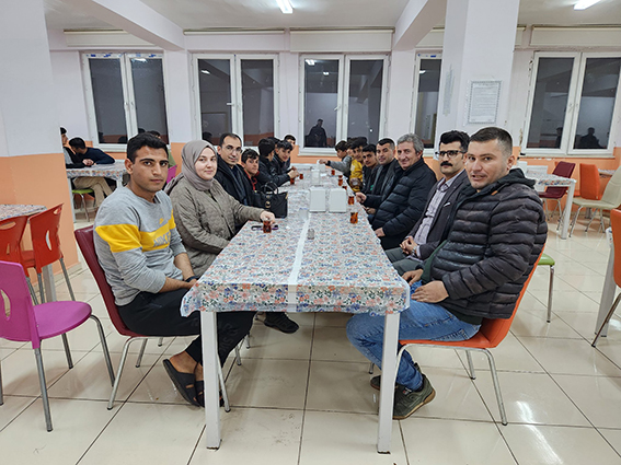 Kaymakam &Ouml;zdemir &ouml;ğrencilerle iftar yaptı