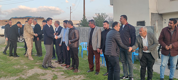 Tekin, Azıklı k&ouml;y&uuml;ndeydi