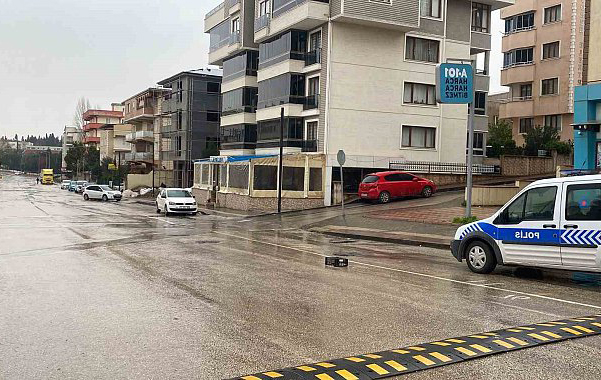 Diyarbakır'da 2 kişinin &ouml;ld&uuml;ğ&uuml; bı&ccedil;aklı saldırıyla ilgili 1 zanlı tutuklandı