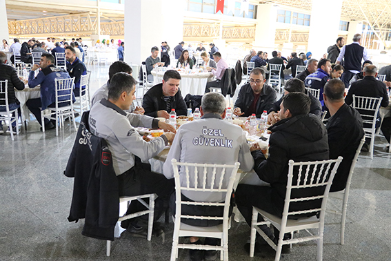 DHMİ'nin &ccedil;alışanları iftarda buluştu