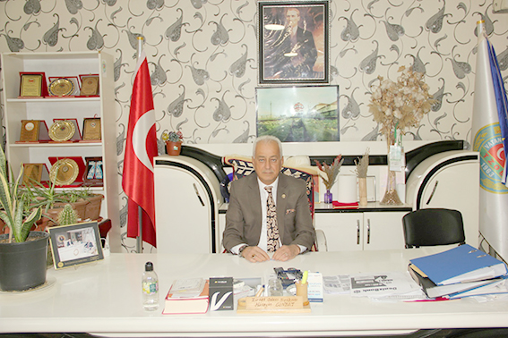 Yağışlar &ccedil;ift&ccedil;inin y&uuml;z&uuml;n&uuml; g&uuml;ld&uuml;rd&uuml;
