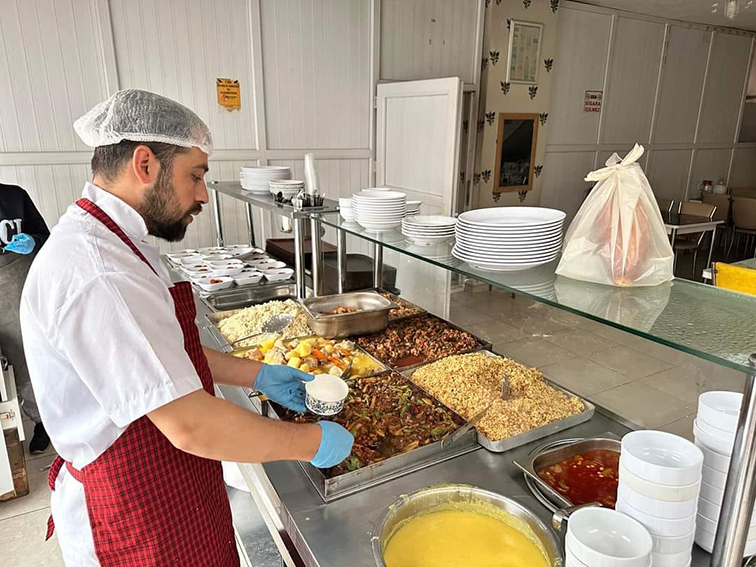 Darge&ccedil;it Belediyesinden evlere sıcak yemek hizmeti