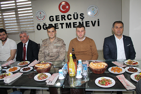 Gerc&uuml;ş&rsquo;te depremzedeler i&ccedil;in iftar programı d&uuml;zenlendi