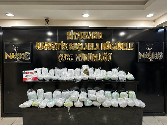 Diyarbakır'da uyuşturucu operasyonlarında 51 ş&uuml;pheli tutuklandı
