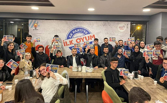 AK Parti&nbsp;Mardin&nbsp;İl Başkanı Alma, gen&ccedil;lerle bir araya geldi