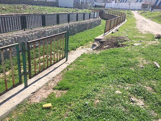 Dere yatağının korkulukları hırsızlar tarafından &ccedil;alındı