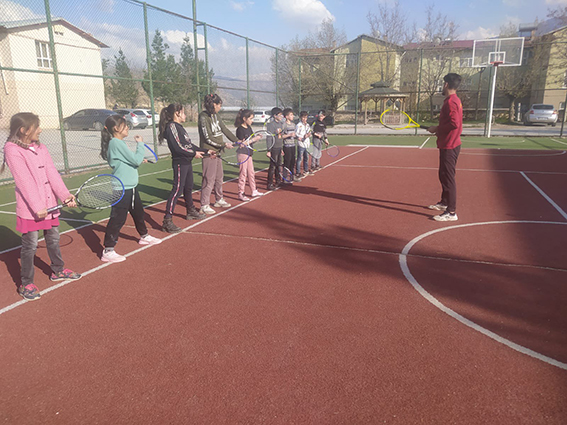 Eruh&rsquo;ta tenis kursu a&ccedil;ıldı&nbsp;