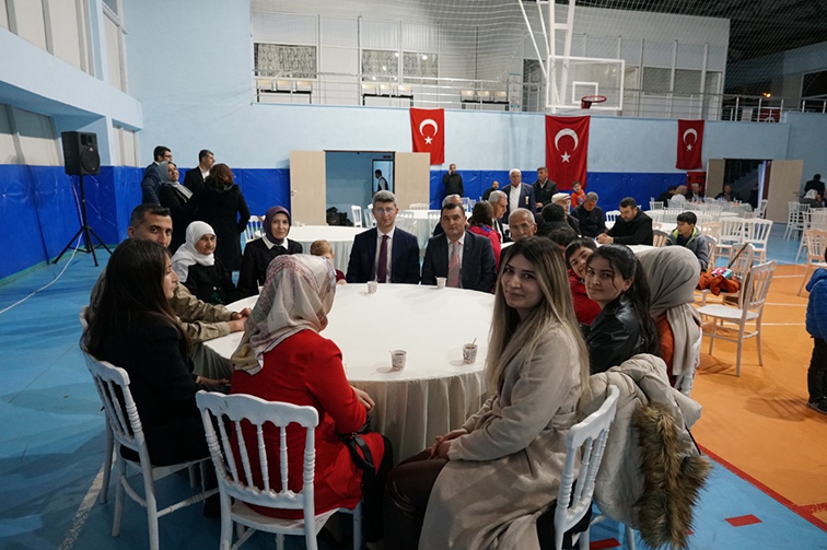 Beşiri il&ccedil;esinde depremzedeler i&ccedil;in iftar programı d&uuml;zenlendi