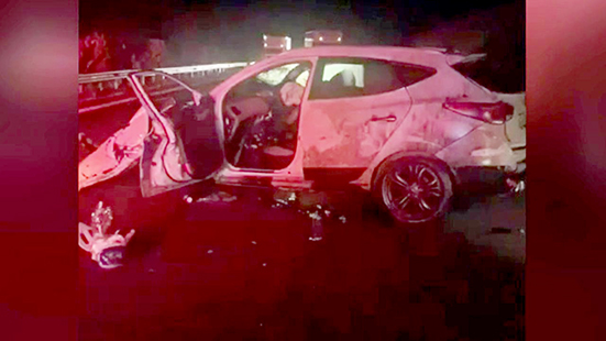İki otomobilin &ccedil;arpışması sonucu 5 kişi &ouml;ld&uuml;