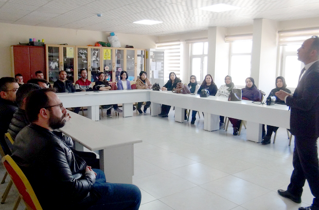 Tatvan'da "akran zorbalığı ve teknoloji bağımlılığı" seminerleri