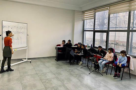 Yenişehir Belediyesinin a&ccedil;tığı akademilerde eğitimler s&uuml;r&uuml;yor
