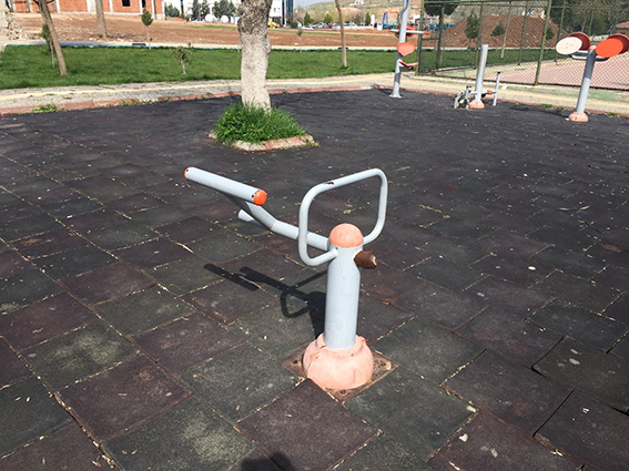 Parkalarda bulunan malzemeler onarılmayı bekliyor