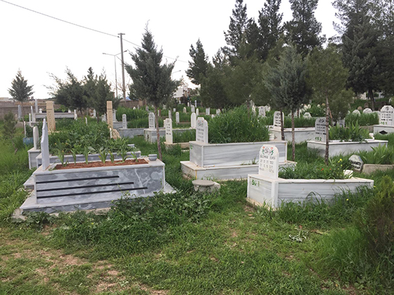 Mezarlıklar bakım bekliyor