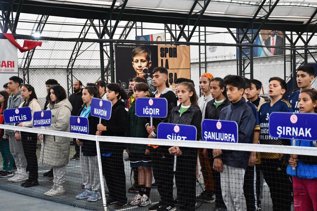Okul Sporları Yıldızlar Tenis B&ouml;lge Birinciliği m&uuml;sabakaları, Şırnak'ta başladı