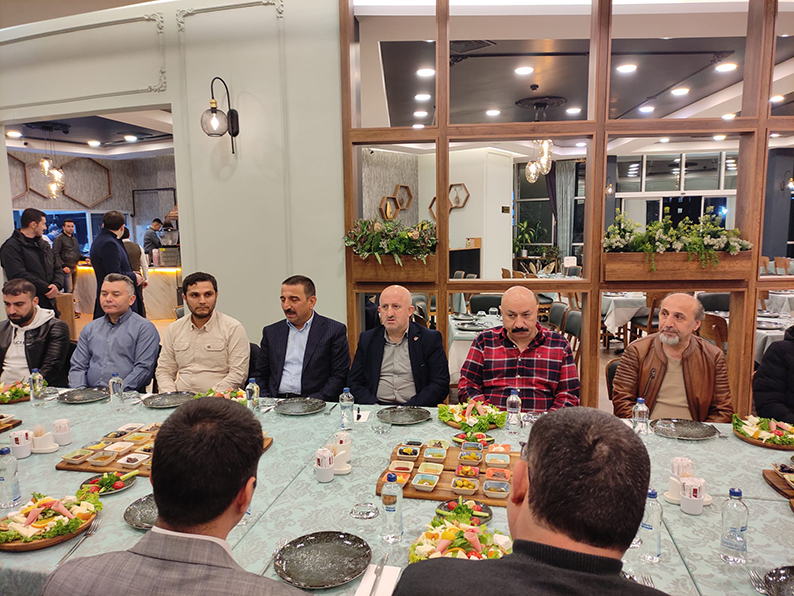 Vali, basın mensupları ile sahurda bir araya geldi&nbsp;