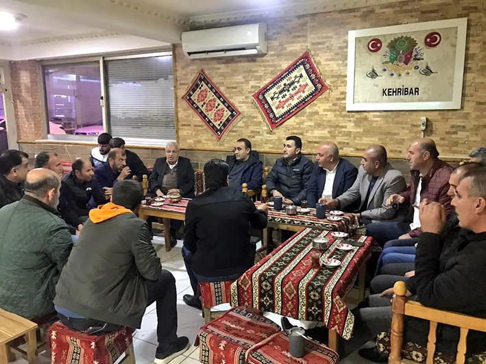 Tekin iftar sonrası vatandaşlarla bir araya geldi