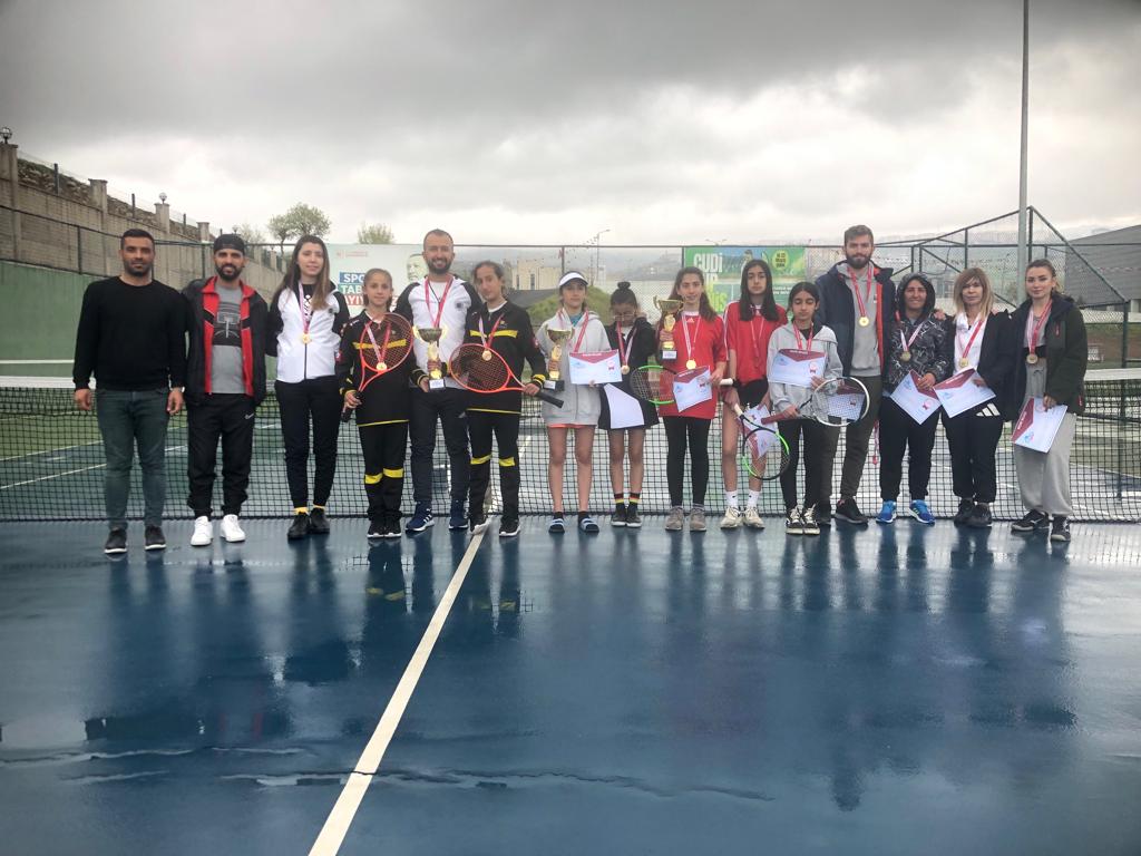 Okul Sporları Yıldızlar Tenis B&ouml;lge Birinciliği m&uuml;sabakaları sona erdi