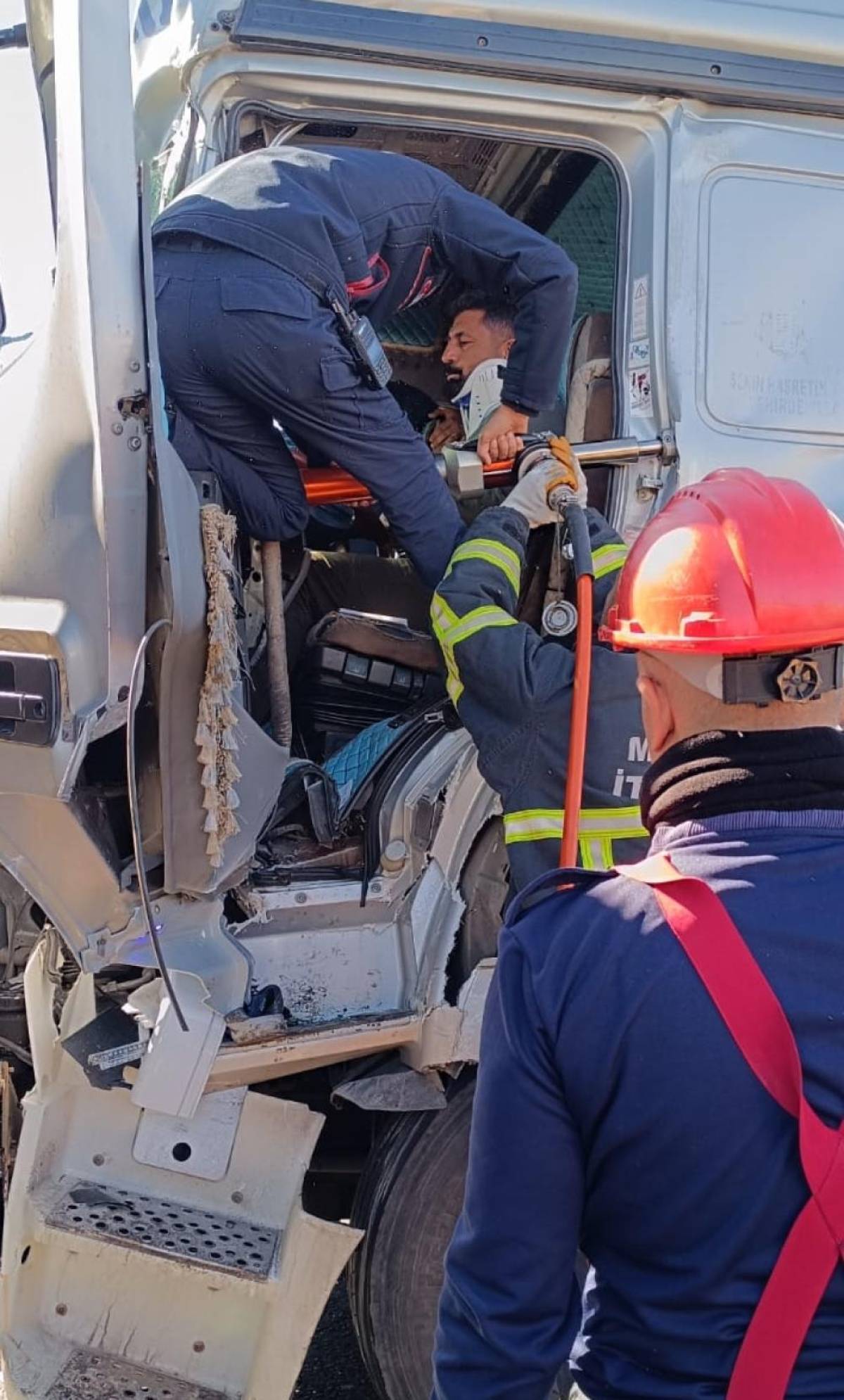 Mardin'de tıra çarpan tankerin sürücüsü yaralandı