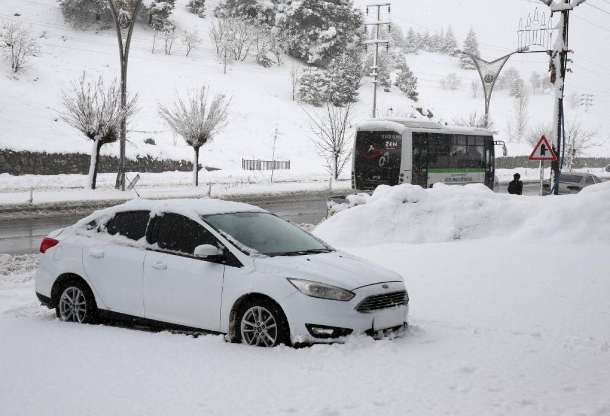 Bitlis'te kar nedeniyle 80 köy yolu ulaşıma kapandı