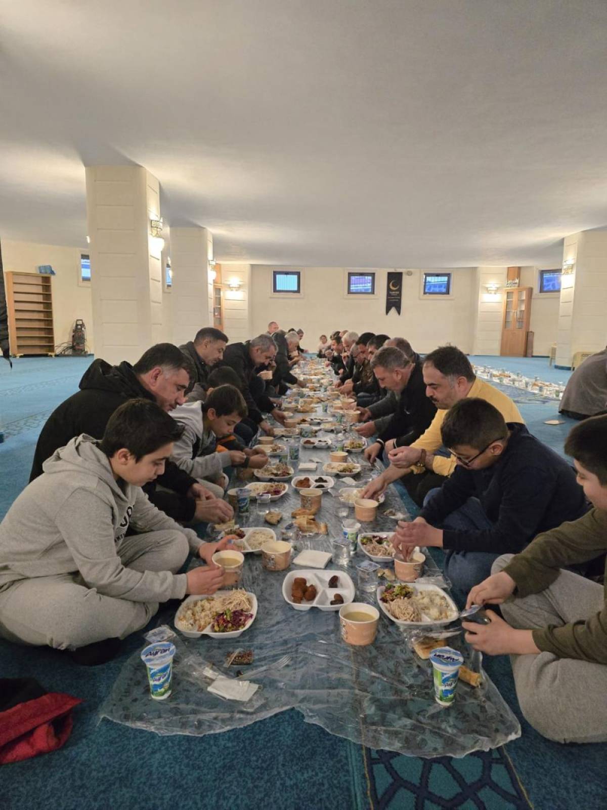 Diyarbakır'da YediHilal Derneği "Geleneksel Medine Usulü" iftar programı gerçekleştirdi