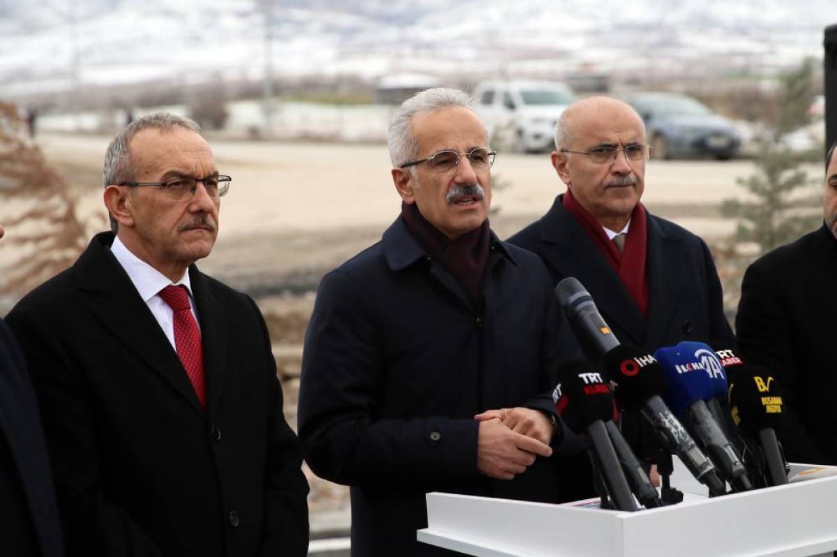 Bakan Uraloğlu'ndan, İstanbul'a 4,5 kilometrelik metro hattı açıklaması: