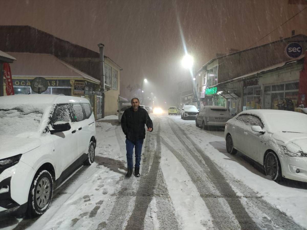 Bingöl Karlıova'da kar yağışı etkili oldu