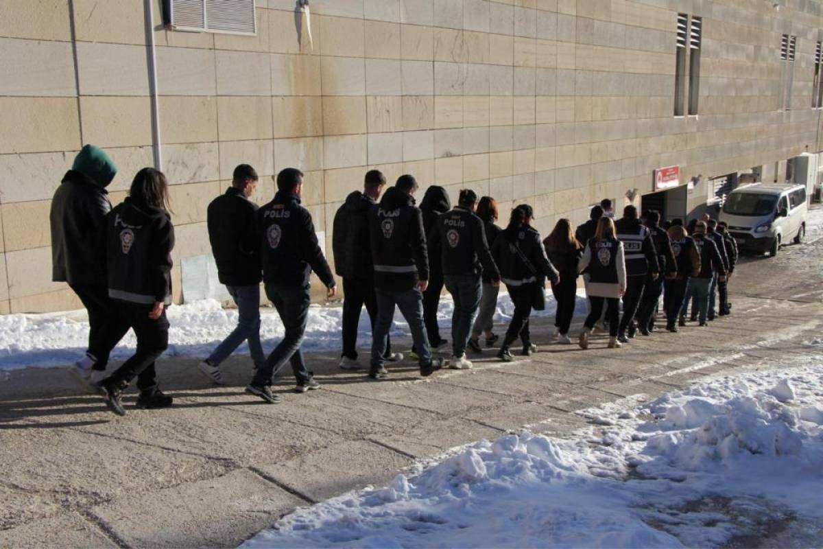 Elazığ merkezli 9 ilde dolandırıcılık operasyonunda 18 zanlı tutuklandı