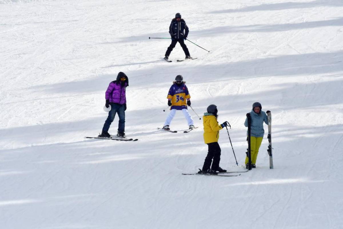 Sarıkamış Kayak Merkezi'nde hafta sonu yoğunluğu