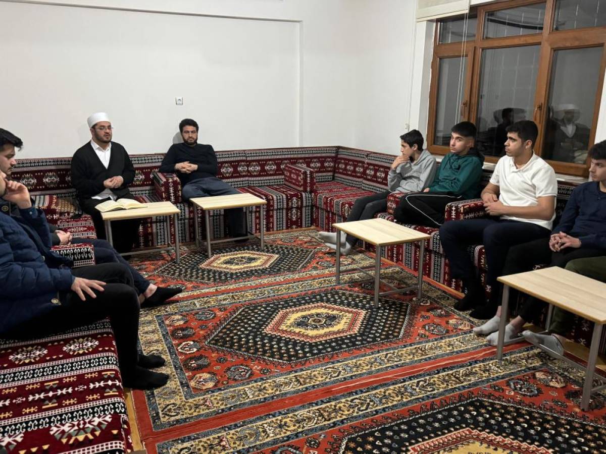 Keban İlçe Müftüsü Meşe, gençlerle bir araya geldi