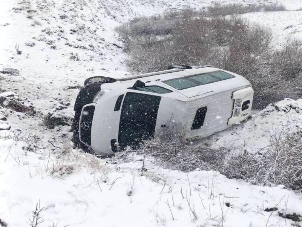 Bingöl'de minibüsün şarampole devrilmesi sonucu 9 kişi yaralandı