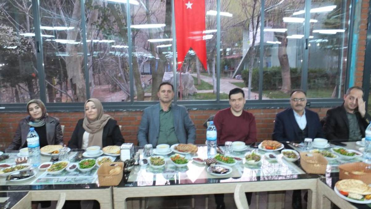 Keban Kaymakamı Atalık muhtarlarla iftarda buluştu