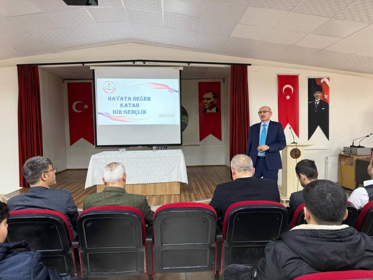 Keban'da "Hayata Değer Katan Bir Gençlik" semineri düzenlendi