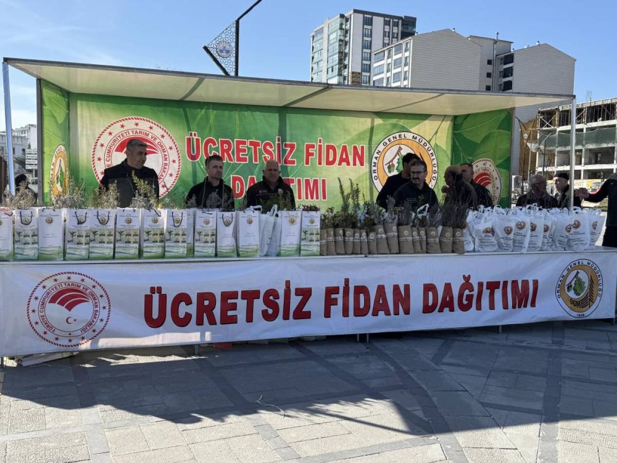 Elazığ'da Orman Haftası dolayısıyla 7 bin fidan dağıtıldı